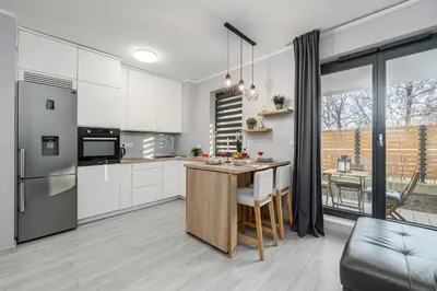 Kuchnia lub aneks kuchenny w obiekcie Lumina 3-room apartment near the train station