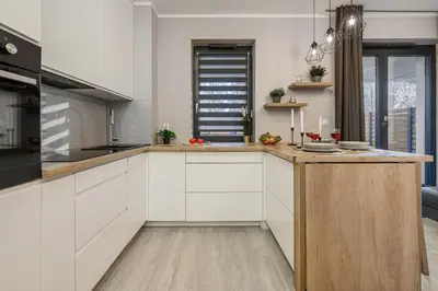 Kuchnia lub aneks kuchenny w obiekcie Lumina 3-room apartment near the train station