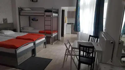 Łóżko lub łóżka w pokoju w obiekcie Hostel Lwowska 11