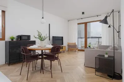 Telewizja i/lub zestaw kina domowego w obiekcie Unique Two Bedroom Apartment with Air Conditioning by Renters Prestige