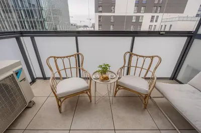 Balkon lub taras w obiekcie Unique Two Bedroom Apartment with Air Conditioning by Renters Prestige