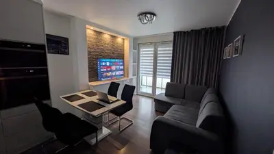 Telewizja i/lub zestaw kina domowego w obiekcie Warsaw Bemowo Prestige Apartment - Free Parking - Fast WiFi