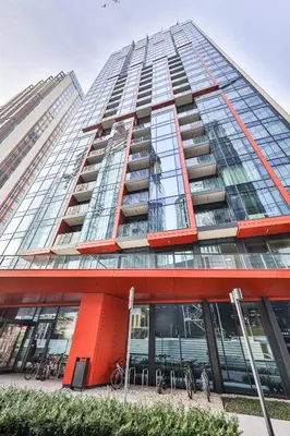 Budynek, w którym mieści się apartament