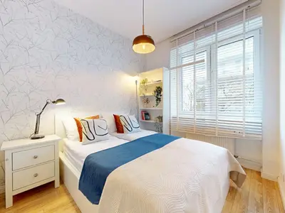 Łóżko lub łóżka w pokoju w obiekcie Eclipse Apartment Metro Wierzbno Mokotow
