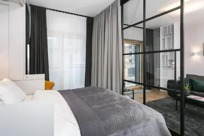 Łóżko lub łóżka w pokoju w obiekcie Golden Apartments - Mennica Residence, 1-Bedroom in City Center#140