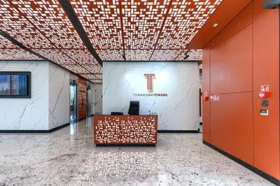 Telewizja i/lub zestaw kina domowego w obiekcie Towarowa Towers Aparthotel
