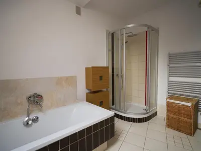 Łazienka w obiekcie Bright 4 bedroom House with living room and work place Warsaw