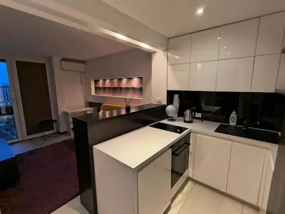Kuchnia lub aneks kuchenny w obiekcie Żelazna Cityview Apartment