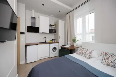 Kuchnia lub aneks kuchenny w obiekcie Budget-Friendly Mokotów Micro-Apartment For 2 Guests in Warsaw by Noclegi Renters