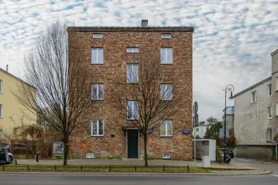Budynek, w którym mieści się apartament