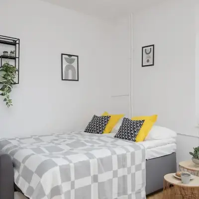 Compact Studio with Air Conditioning in Warsaw by Noclegi Renters