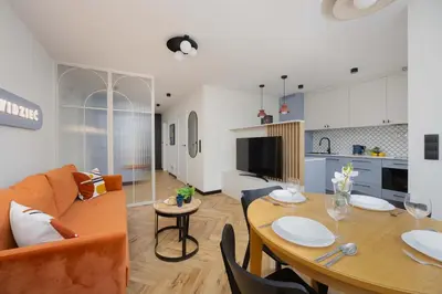 Kuchnia lub aneks kuchenny w obiekcie Blue and Orange Apartment with Desk in the Warsaw Center by Noclegi Renters
