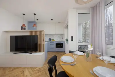 Kuchnia lub aneks kuchenny w obiekcie Blue and Orange Apartment with Desk in the Warsaw Center by Noclegi Renters