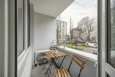 Balkon lub taras w obiekcie Blue and Orange Apartment with Desk in the Warsaw Center by Noclegi Renters