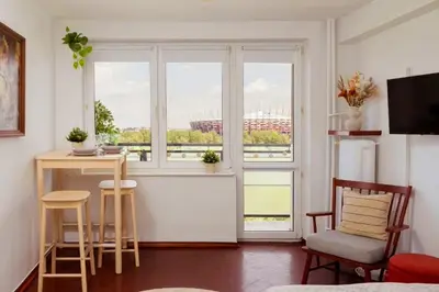 Telewizja i/lub zestaw kina domowego w obiekcie Cozy Stay Salezego Apartment Stadium View