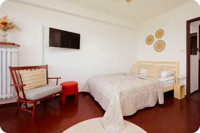 Łóżko lub łóżka w pokoju w obiekcie Cozy Stay Salezego Apartment Stadium View