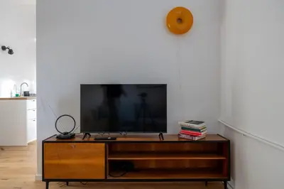 Telewizja i/lub zestaw kina domowego w obiekcie Wola Studio - EXPO XXI, Metro Nearby - by Rentujemy