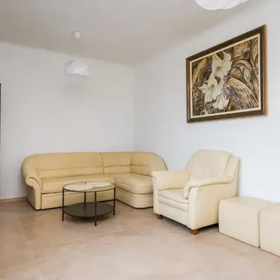Kino Femina Homely Apartment by BookingHost