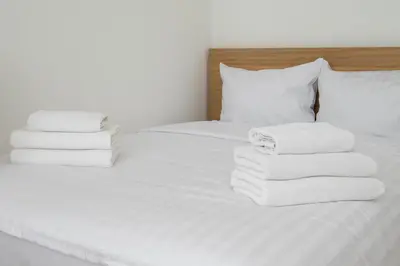 Łóżko lub łóżka w pokoju w obiekcie W Rytmie Nowej Pragi Chic Apartment by BookingHost