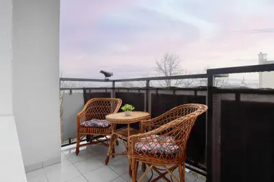 Balkon lub taras w obiekcie Apartment in Ochota with Balcony near Szczesliwicki Park by Noclegi Renters