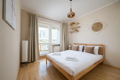 Łóżko lub łóżka w pokoju w obiekcie Metro Ursynów Homely Apartment by BookingHost