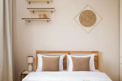 Łóżko lub łóżka w pokoju w obiekcie Metro Ursynów Homely Apartment by BookingHost