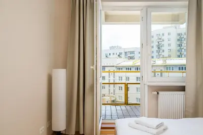 Łóżko lub łóżka w pokoju w obiekcie Metro Ursynów Homely Apartment by BookingHost