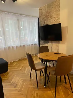 Telewizja i/lub zestaw kina domowego w obiekcie Chillout City Center Apartment PN73