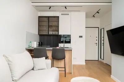 Telewizja i/lub zestaw kina domowego w obiekcie Grzybowska 12th Floor Comfort Apartment by BookingHost