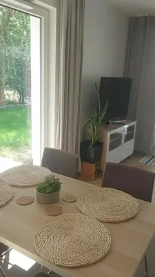 Telewizja i/lub zestaw kina domowego w obiekcie Spacious studio with garden