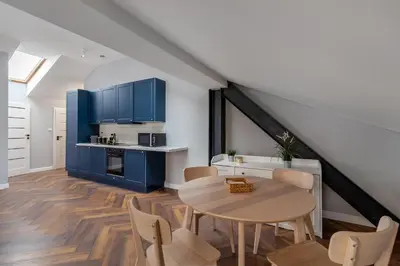 Kuchnia lub aneks kuchenny w obiekcie Close-Golden Apartments Warsaw - Mar 3