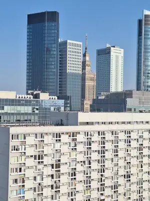 Widok na miasto Warszawa z tego apartamentu