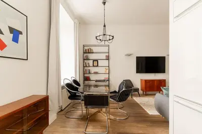 Telewizja i/lub zestaw kina domowego w obiekcie Warsaw Concierge Freta