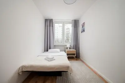 Łóżko lub łóżka w pokoju w obiekcie Metro Kondratowicza Homely Apartment by BookingHost