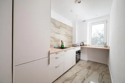 Kuchnia lub aneks kuchenny w obiekcie Metro Kondratowicza Homely Apartment by BookingHost