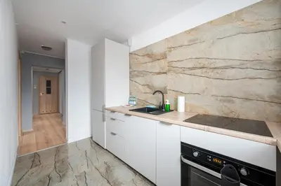 Kuchnia lub aneks kuchenny w obiekcie Metro Kondratowicza Homely Apartment by BookingHost
