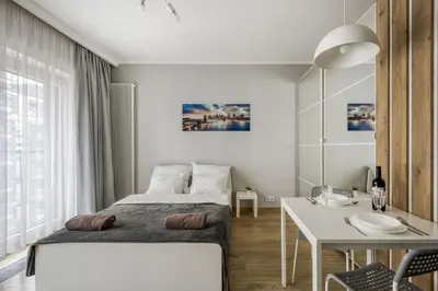 Łóżko lub łóżka w pokoju w obiekcie Klimatyzowane Apartamenty Studio Mennica Residence