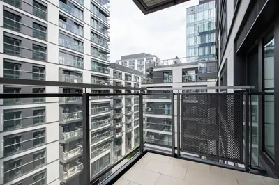 Balkon lub taras w obiekcie Klimatyzowane Apartamenty Studio Mennica Residence