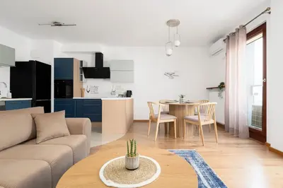 Kuchnia lub aneks kuchenny w obiekcie Norblin City View Apartment