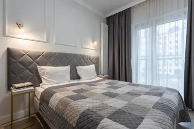 Łóżko lub łóżka w pokoju w obiekcie Mennica Residence Warsaw - One Bedroom Apartment