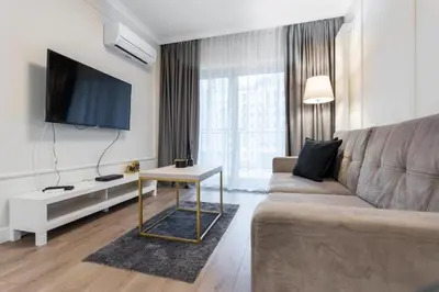 Telewizja i/lub zestaw kina domowego w obiekcie Mennica Residence Warsaw - One Bedroom Apartment