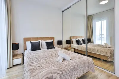 Łóżko lub łóżka w pokoju w obiekcie PerfectApart I Kasprzaka 31 I Oddzielna Sypialnia I Bezpłatny Garaż 1114