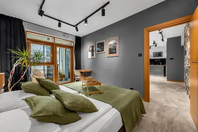 Łóżko lub łóżka w pokoju w obiekcie Muranów 14th Floor Apt - 62m2, Parking, Balcony - by Rentujemy