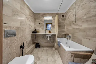 Łazienka w obiekcie Muranów 14th Floor Apt - 62m2, Parking, Balcony - by Rentujemy