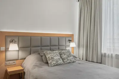 Łóżko lub łóżka w pokoju w obiekcie Mokotów Cybernetyki Three Apartments Warsaw