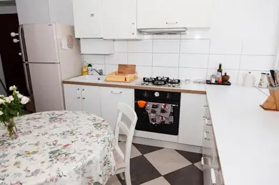 Kuchnia lub aneks kuchenny w obiekcie Cozy Sunny Apartment in the center of Warsaw Prague