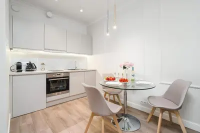 Plan piętra w obiekcie Close-Urban Chic - Luxury Stay for up to 10 Guests in Mennica Residence, Warsaw Center