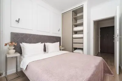 Plan piętra w obiekcie Close-Urban Chic - Luxury Stay for up to 10 Guests in Mennica Residence, Warsaw Center