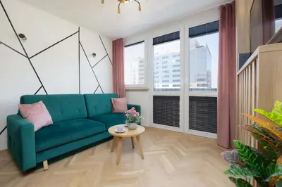 Część wypoczynkowa w obiekcie Modern One-Bedroom Apartment in the City Centre 550 m to the Palace of Culture and Science by Noclegi Renters