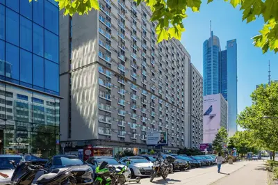 Widok na miasto Warszawa z tego apartamentu